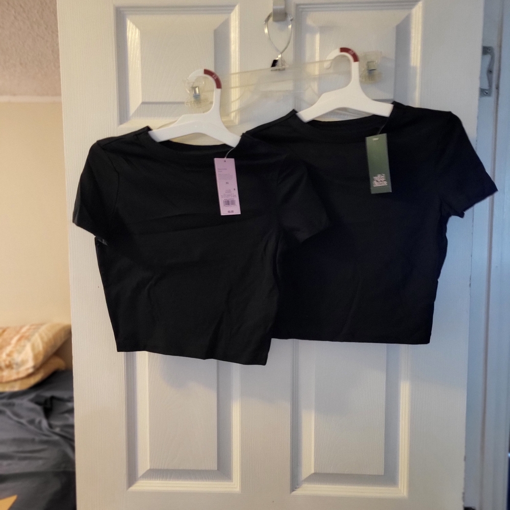 13 Ct Wild Fable Black Cropped Short Sleeve Tee